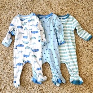 3 pairs of footed pajamas